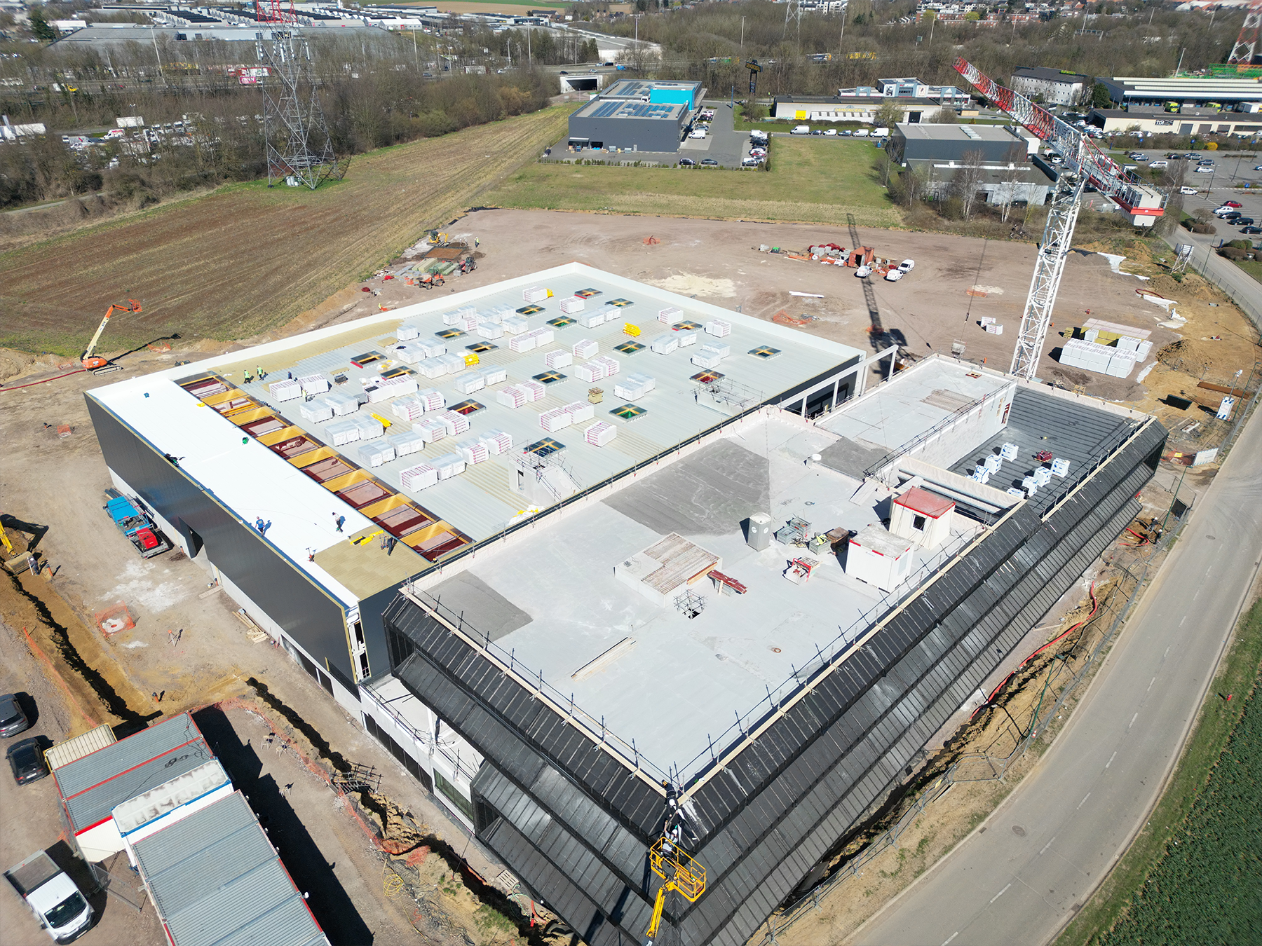 Nieuw industrieel plat dak — werf Eiffage Ans